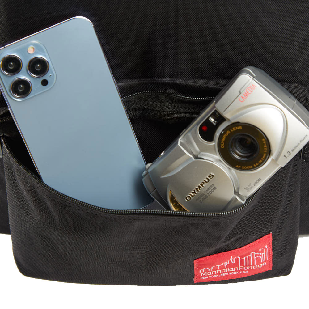 Manhattan Portage Big Apple Backpack (MD) Ver. 2 black front pocket with phone and camera