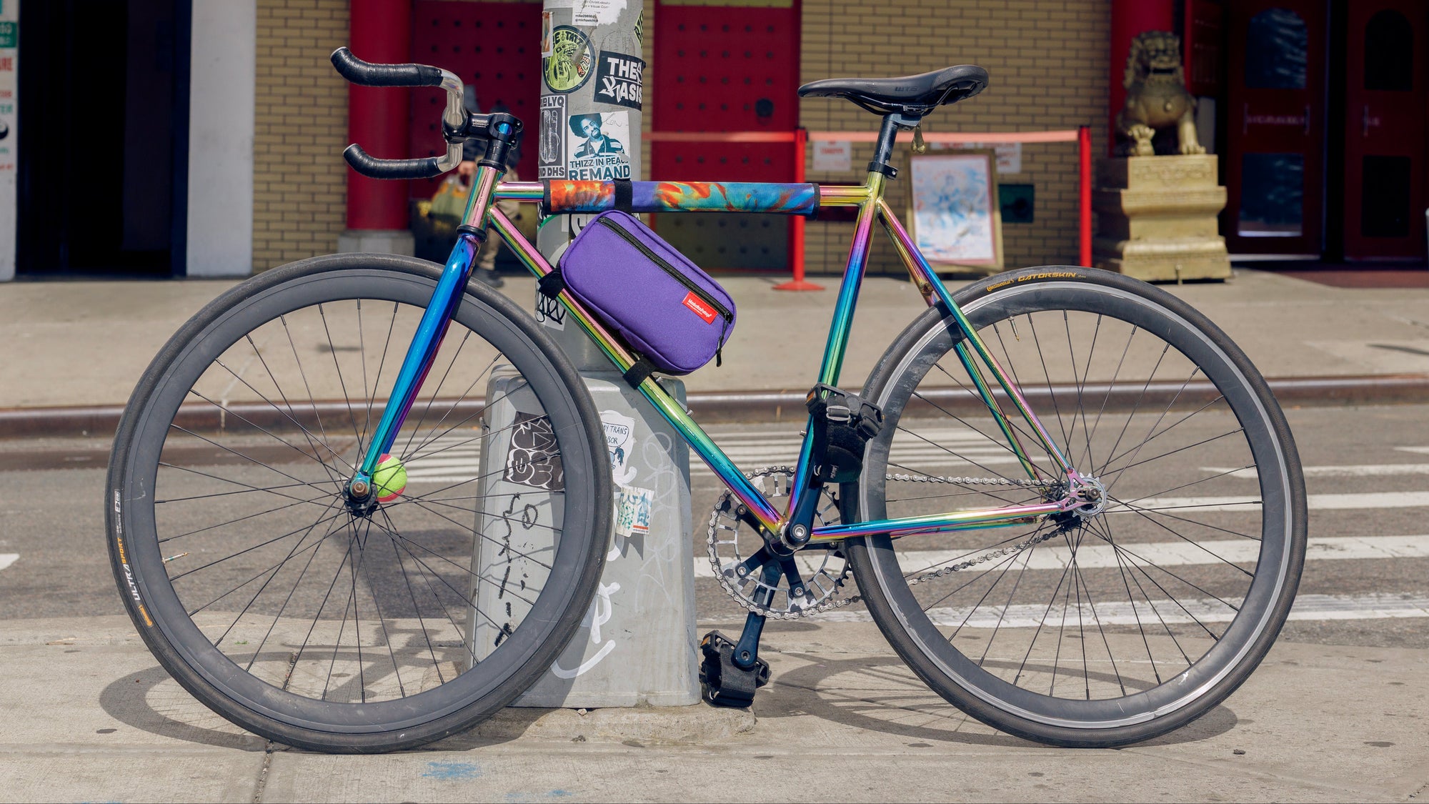 Manhattan Portage All Boro Bike Bag attach on bike