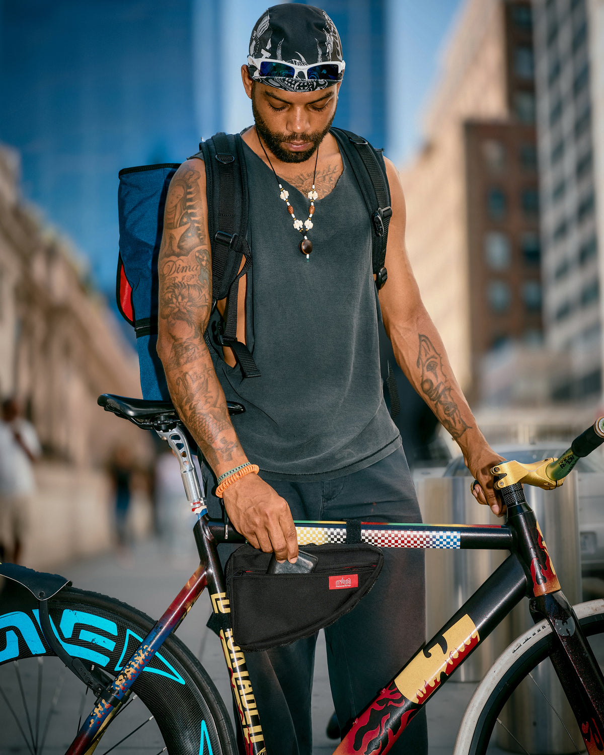 Manhattan Portage Broadway Bike Frame Bag attached on bike frame