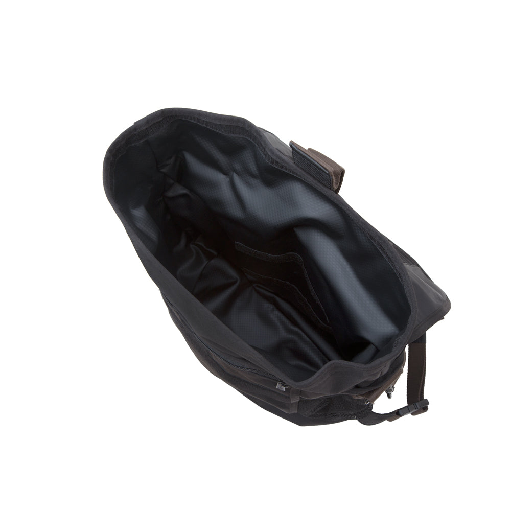 Manhattan Portage Lorimer Enamel Messenger Bag (M)
