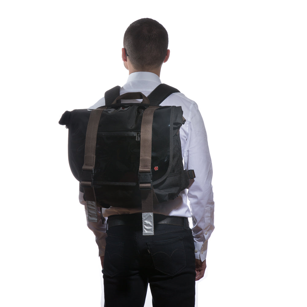 Manhattan Portage Lorimer Enamel Messenger Bag (M)