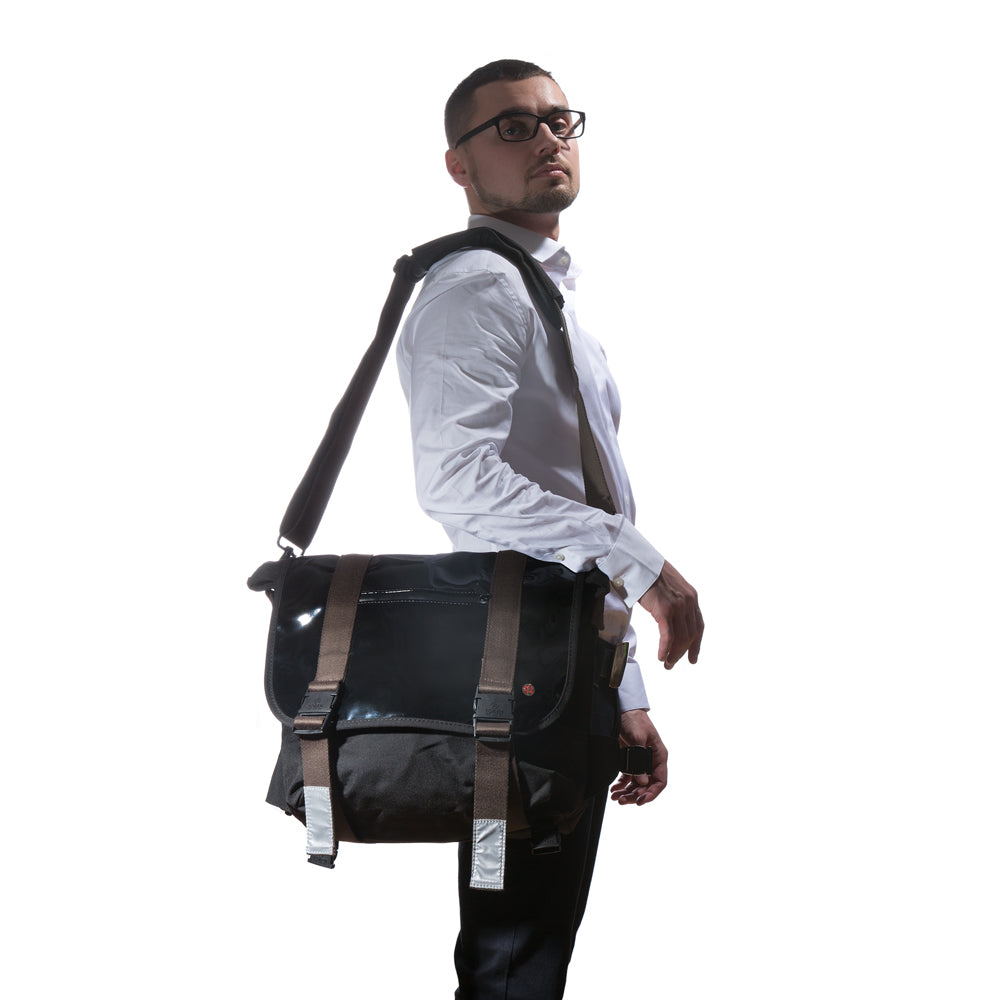 Manhattan Portage Lorimer Enamel Messenger Bag (M)