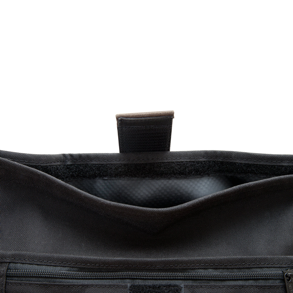 Manhattan Portage Lorimer Matt Vinyl Messenger Bag(M)
